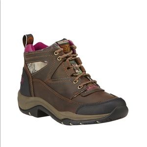 ARIAT WOMEN'S CAMO HIKING BOOTS